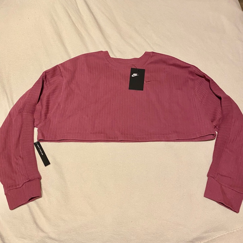Maroon Nike crop top 🤍❤️
